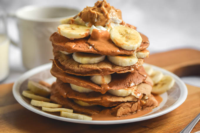 Pancakes protéinés banane, peanut butter & tofu - The Greenquest