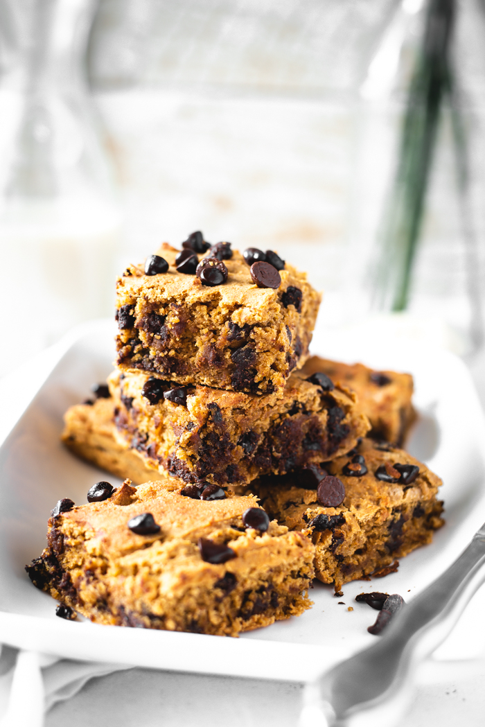 Easy chocolate chip chickpea blondie bars